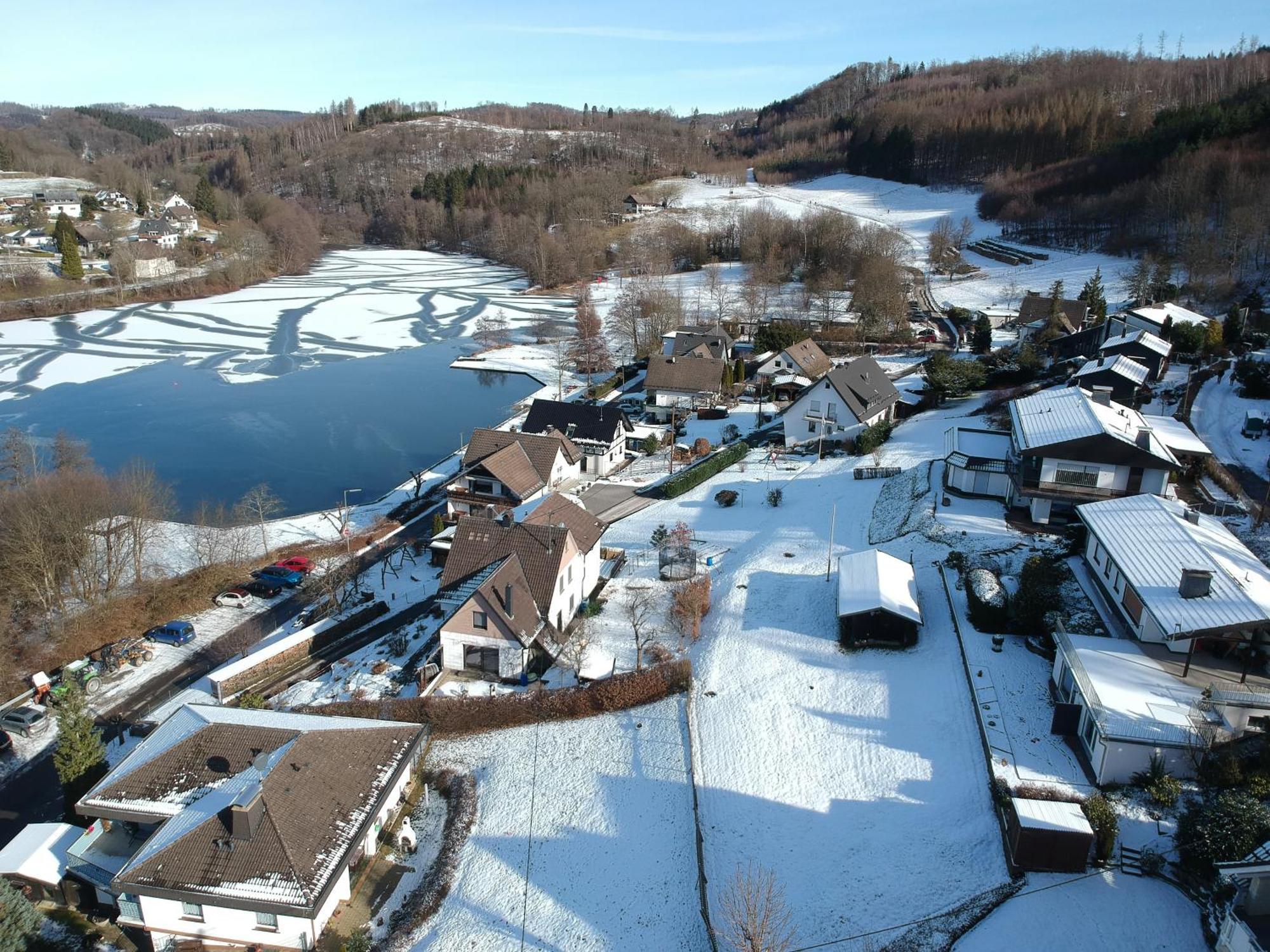 Exklusive Ferienwohnung 'Agger-Blick' mit großer Seeblick-Terrasse&Sauna Gummersbach Exterior foto